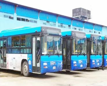JUST IN: Fuel subsidy: Nigerian polytechnic provides staff workers with free bus ride