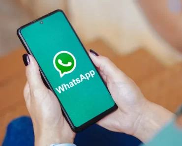Check your WhatsApp NOW for three key signs that someone is reading your private texts