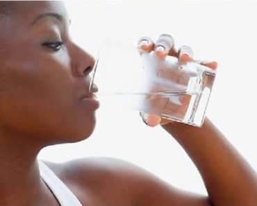 WHEN IS THE BEST TIME TO DRINK WATER, BEFORE OR AFTER EATING? FIND OUT!