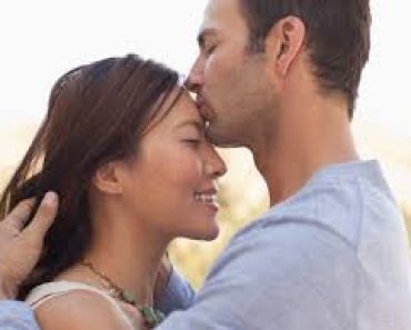 A Lady Who Truly Loves You Will Show You These 6 Behaviours