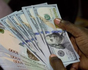 Dollar crashes to N650 as Nigerians rush to sell their hoard dollars